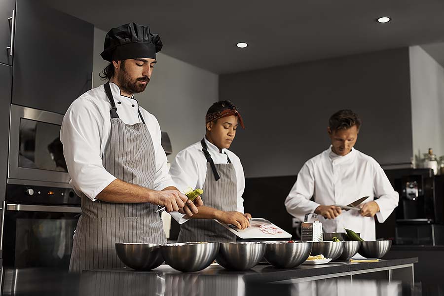 Hierarquia da Cozinha: Cargos e Funções Essenciais